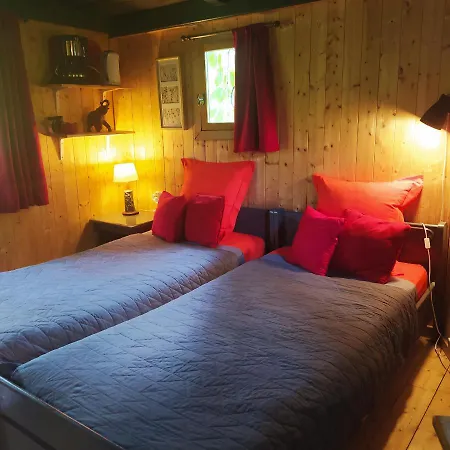 Luxury tent Cerise Dans L'arbre Etapeboisee Fumay